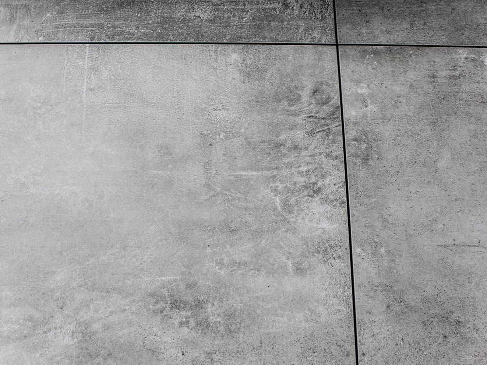 Graue keramische Platten für Ihre Terrasse